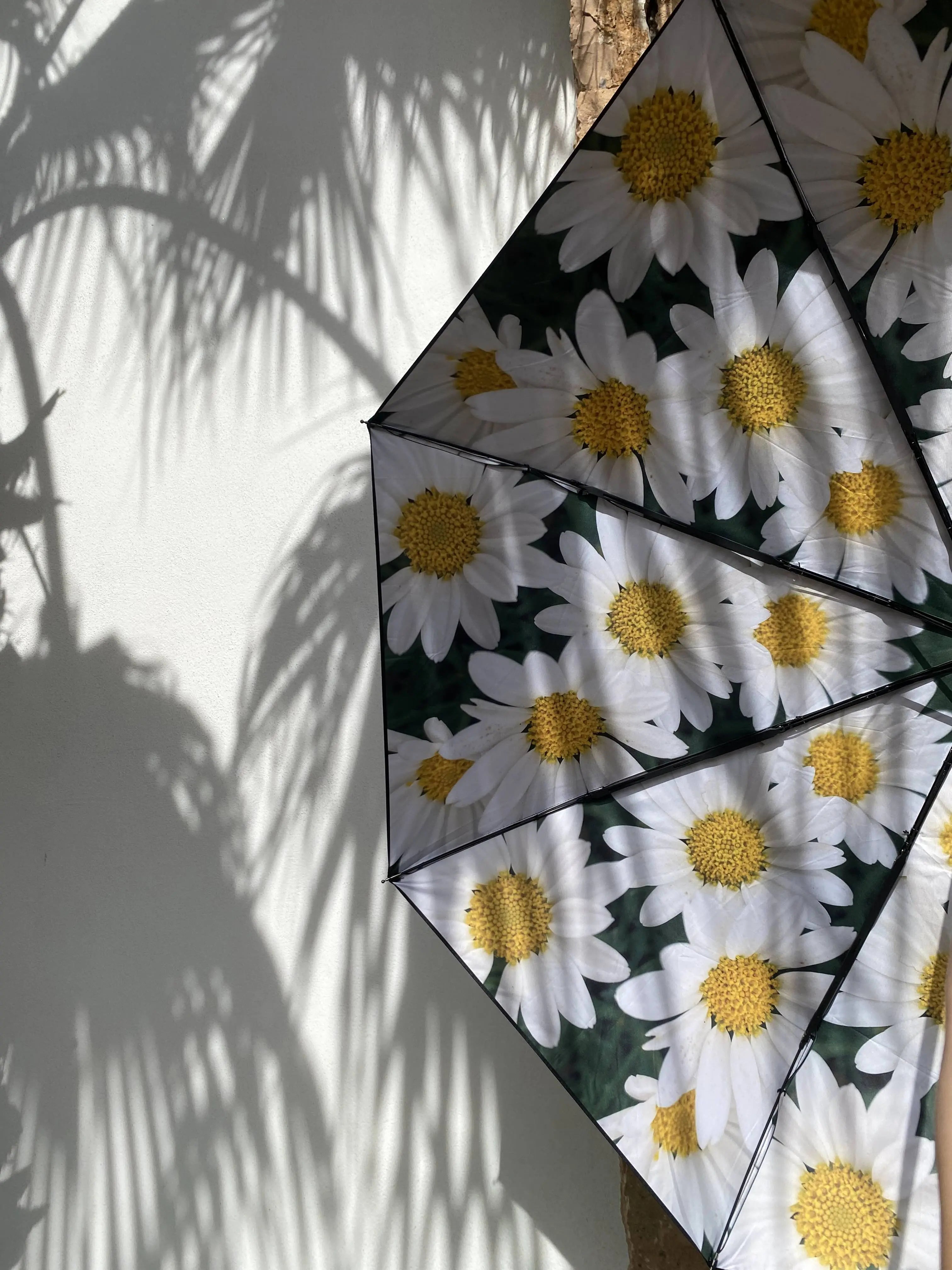 Daisy Umbrella – Cheerful, Windproof & UPF50+ Protection.